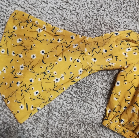 Off-the-shoulder, cropped, floral top NWOT - Picture 3 of 5